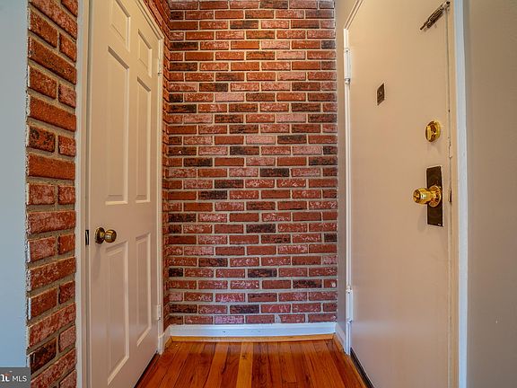 3rd image of 3007 S Buchanan St APT A1