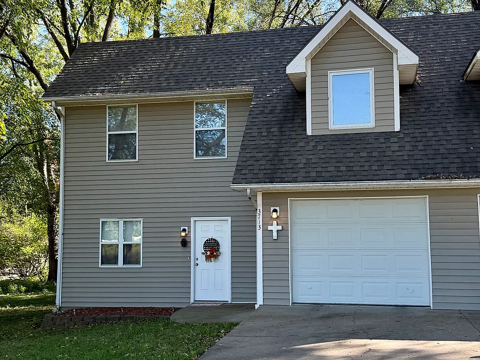 3713 Iowa St