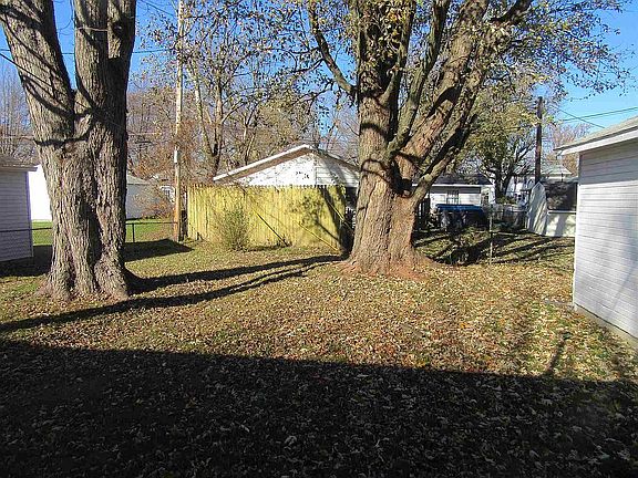 5th image of 1116 E Fischer St