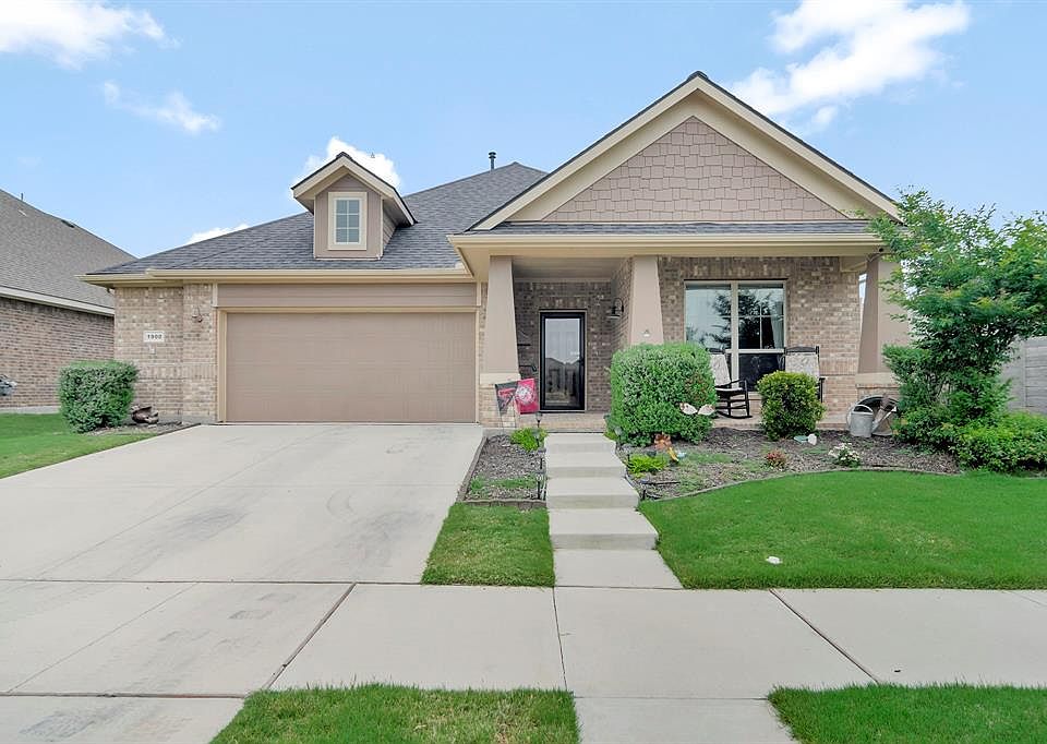 1st image of 1900 Henderson Dr