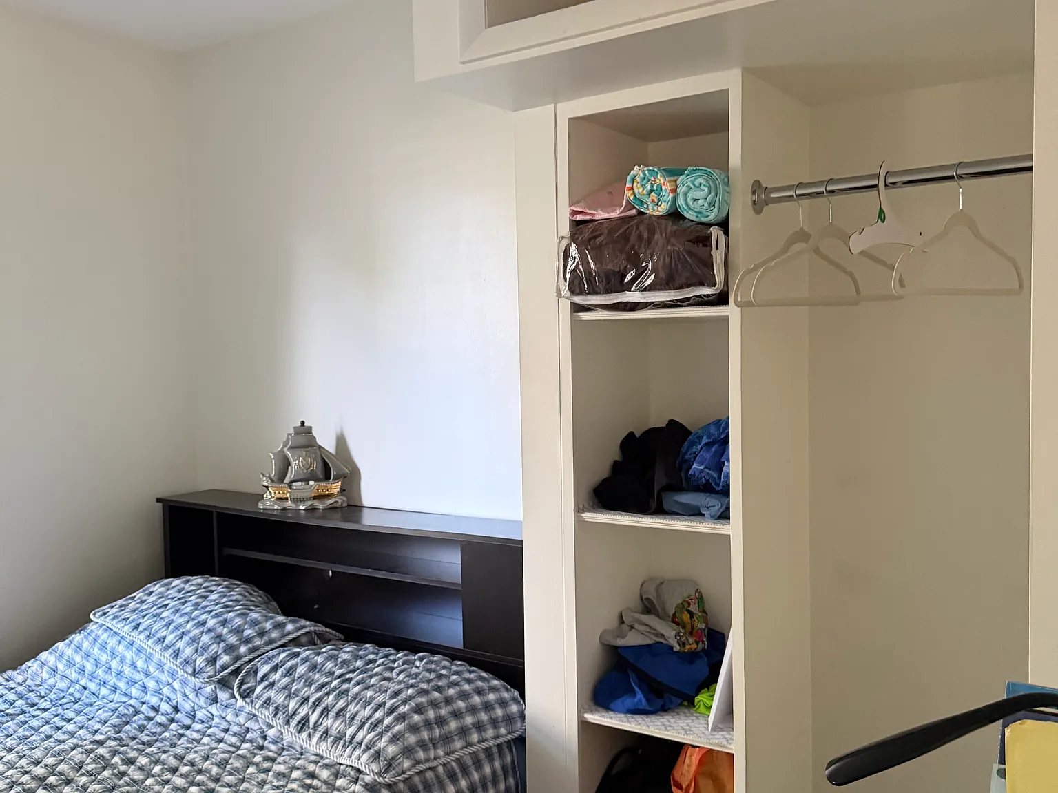 3 bed, 1096 sqft, $2,400 — Photo 2