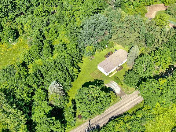 3rd image of 492 Curve Hill Road