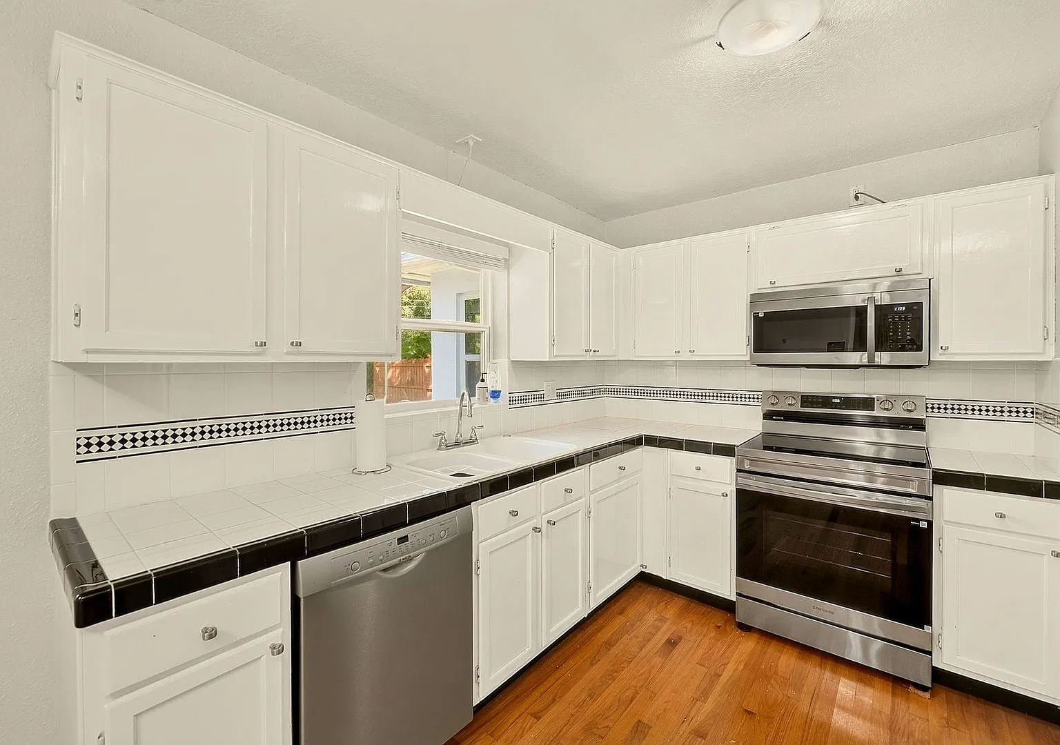 Well-Maintained 2BR/2BA Home with Solar & Large Backyard — Photo 3