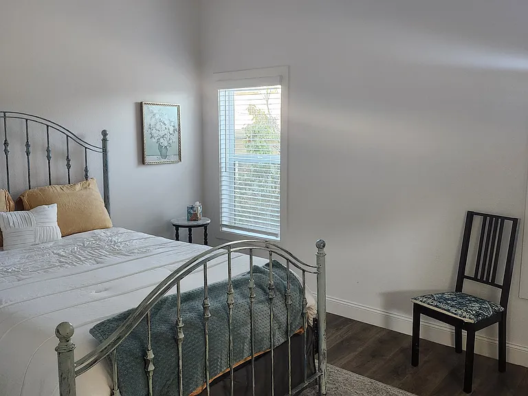 Large bedroom with walkin closet