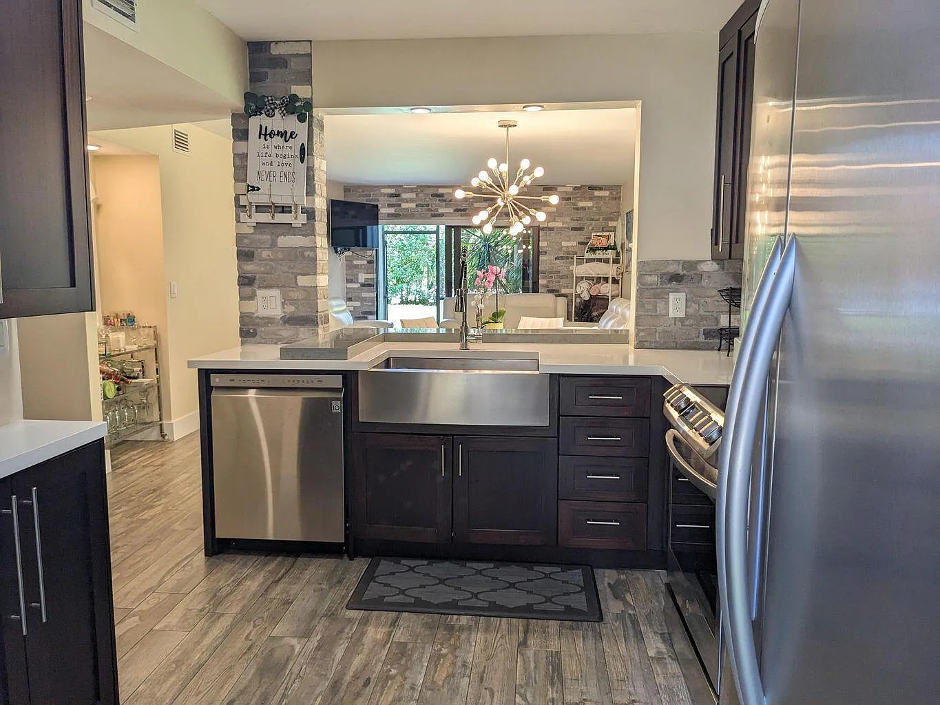 2 bed, 2.0 bath, 1200 sqft, $2,600 — Photo 2
