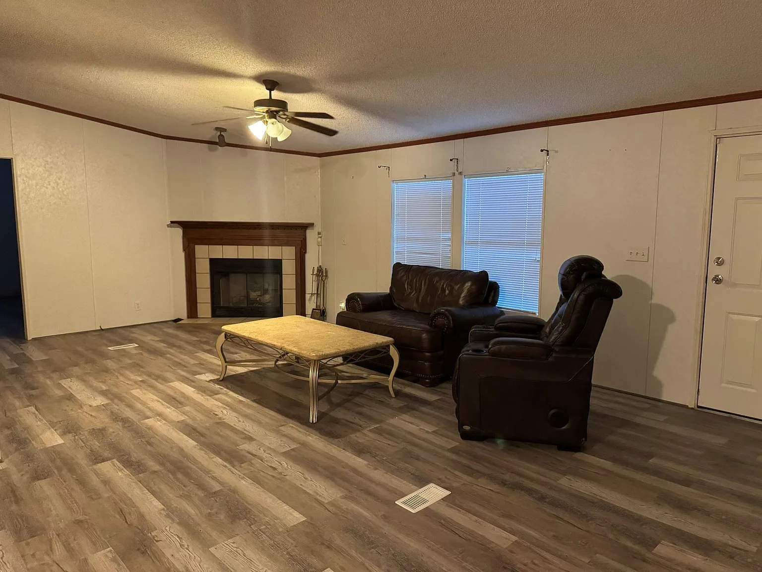 3 bed, 2.0 bath, 1500 sqft, $1,350 — Photo 2