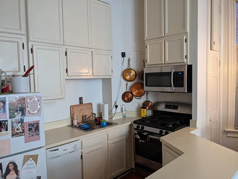 420 Warren Cres #1 — Photo 8
