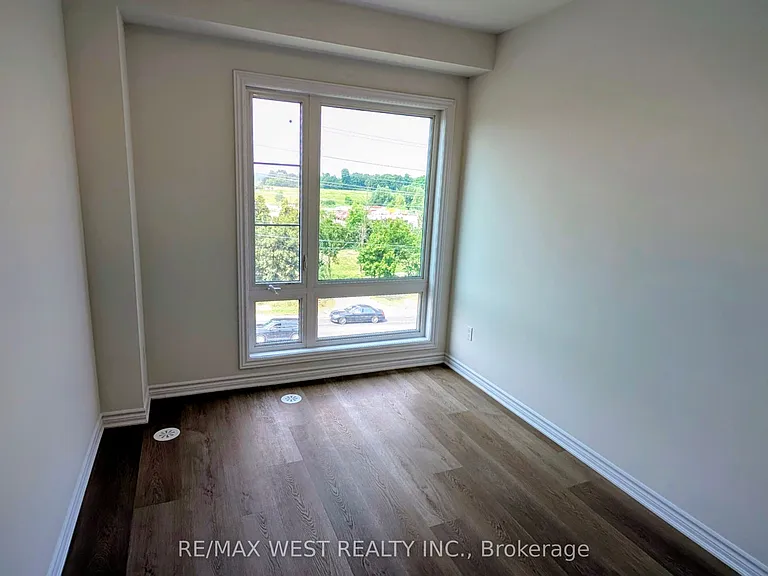 91 Inverary Cres — Photo 16