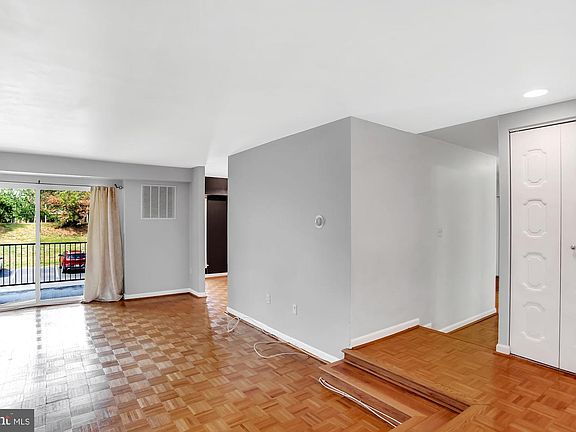 5th image of 1 Silverwood Cir APT 8