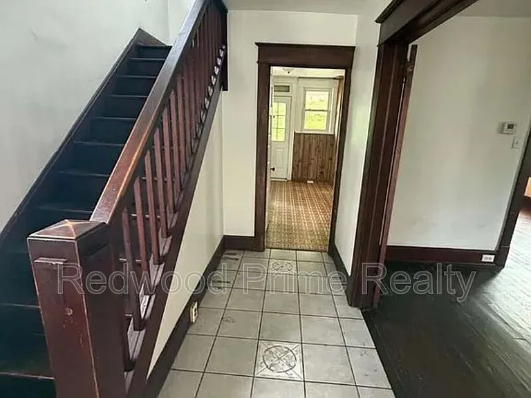 724 Russell Ave — Photo 2
