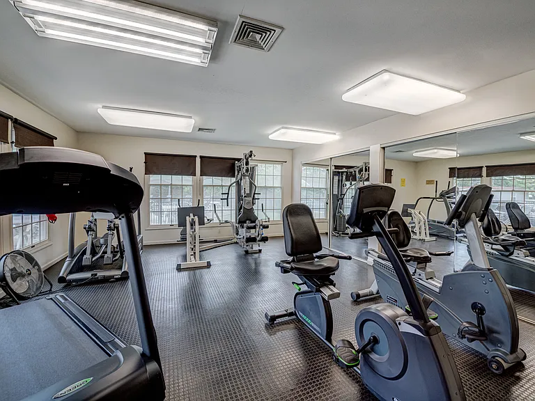 3951 Bentwood Cir W — Photo 15