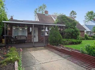 175 Scooter Ln, Hicksville, NY 11801