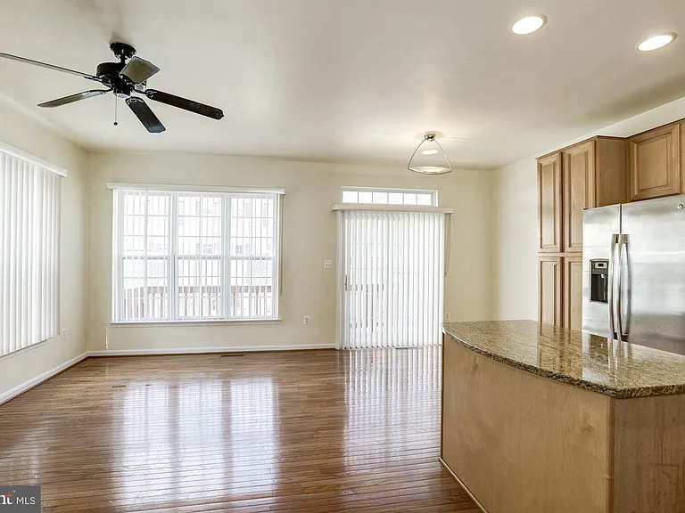 750 Monument Ave — Photo 14