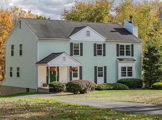 17 Barrington Rd, Belle Mead, NJ 08502