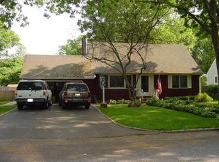 36 Abrew St, Bay Shore, NY 11706