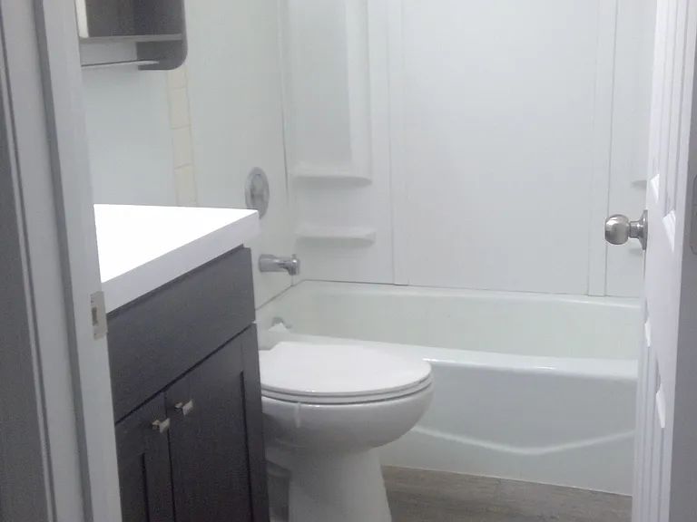 413 & 415 Avondale Dr #413 — Photo 4