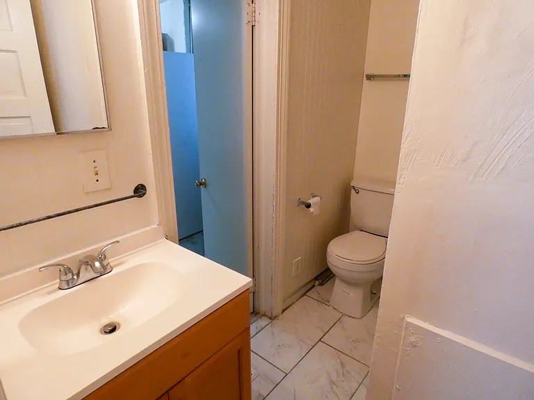 1405 W 42nd St — Photo 12