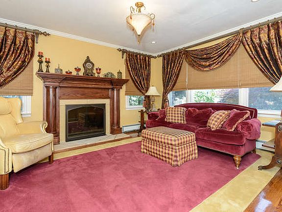 4th image of 9 Blueberry Ln