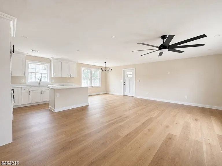 81 Ellen St #2 — Photo 2