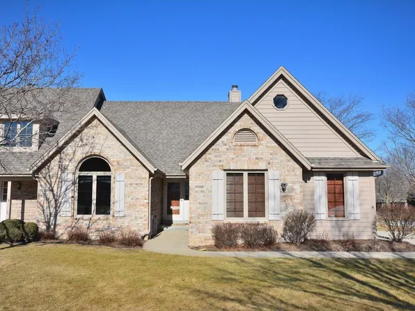 640 Machenry Cir, Brookfield, WI 53045