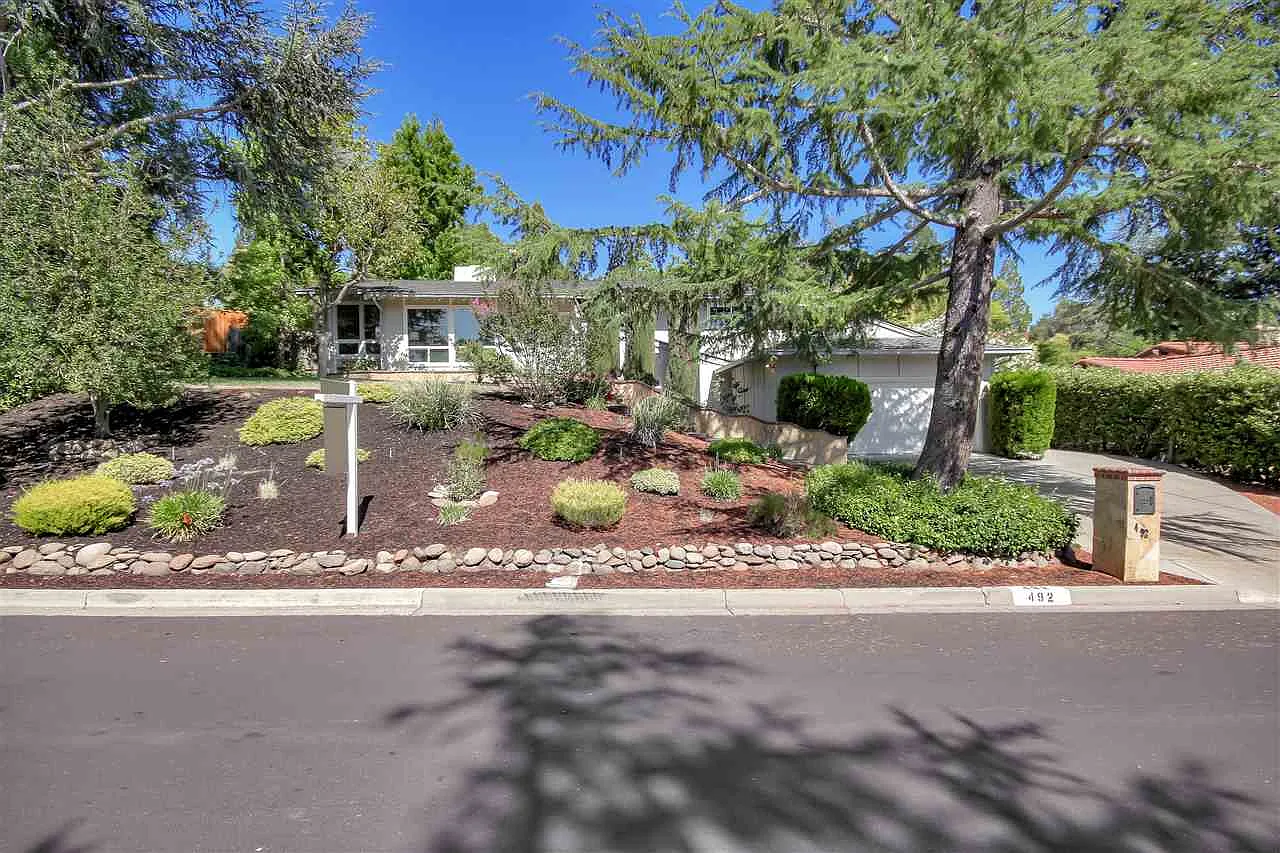 492 Enterprise Dr photo 1