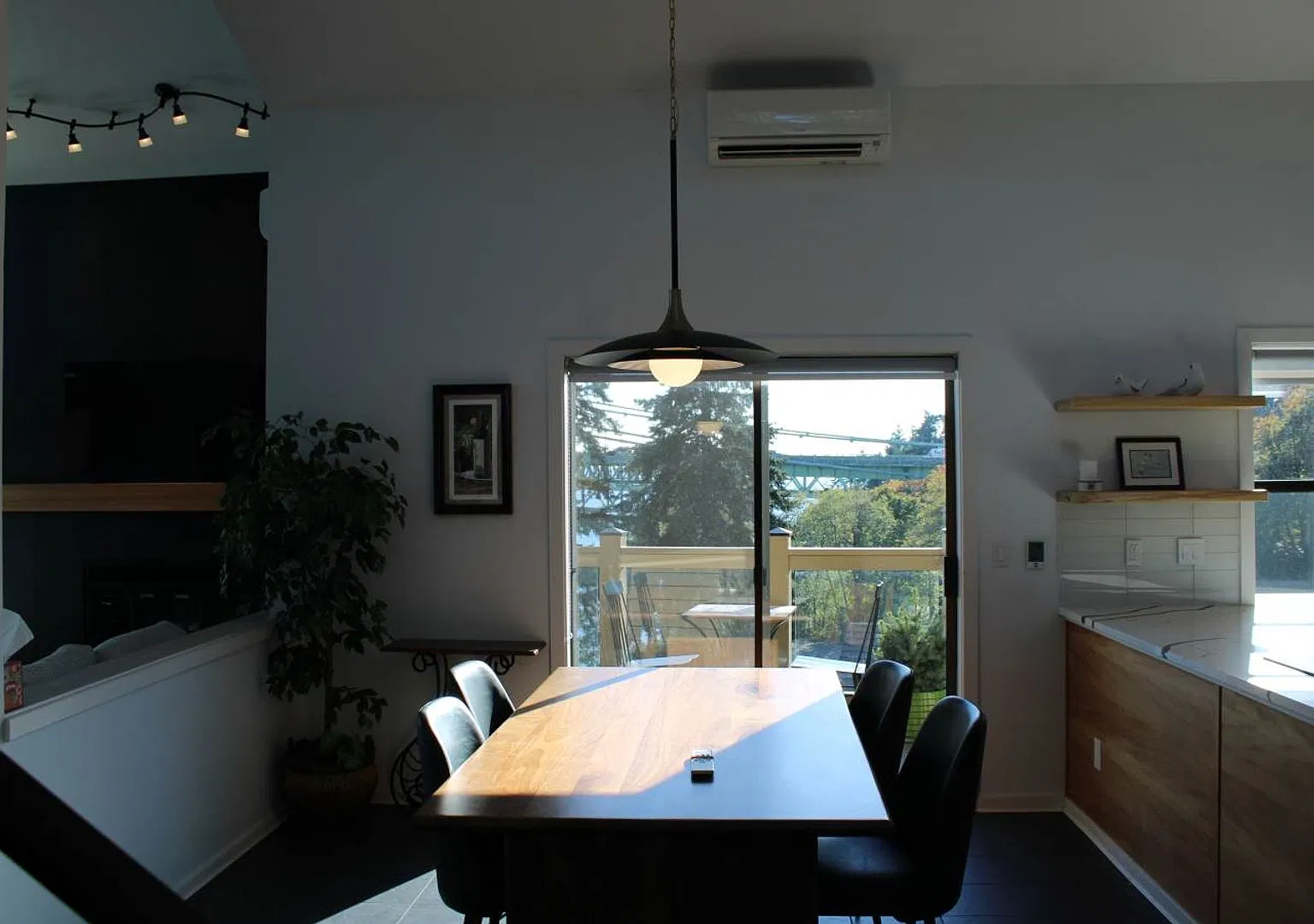 Luxury Fully Furnished Condo with Breathtaking Puget Sound, Mount Rainier & Narrows Bridge Views! — Photo 4