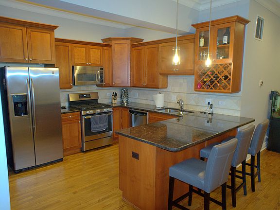 2nd image of 4927 N Damen Ave APT 3C