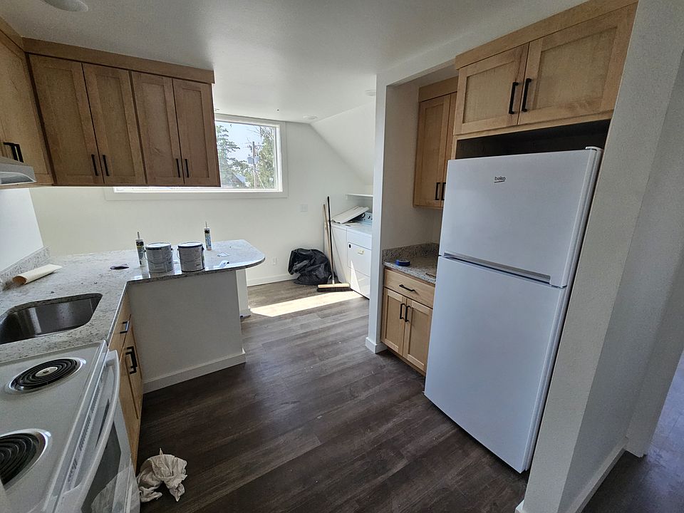 1st image of 902 NE Colorado St #301