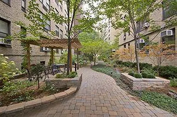 Sold by Douglas Elliman | media 24