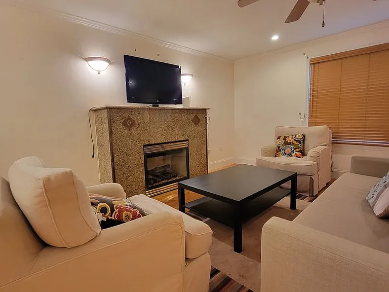 9 Elmore St #1 — Photo 6