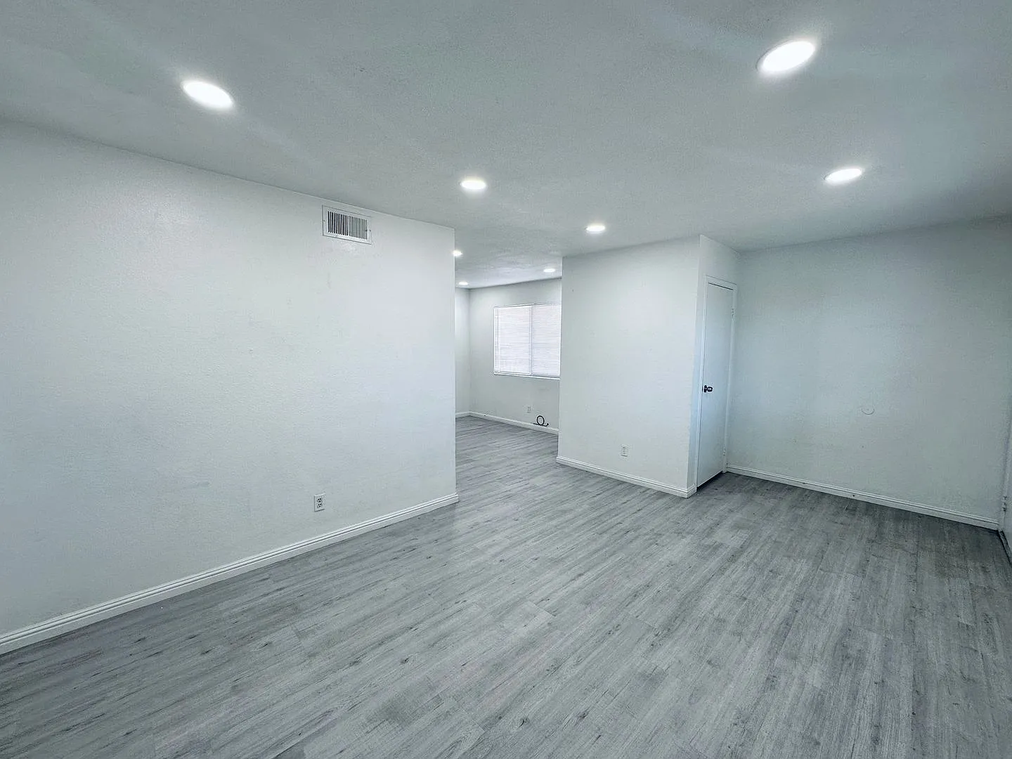 4225 Stewart Ave — Photo 3