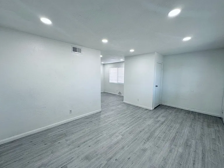 4225 Stewart Ave — Photo 3