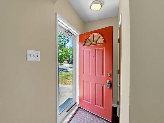3rd image of 4012 Custer Ave