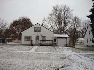 811 Broadway Ave, Valley Springs, SD 57068