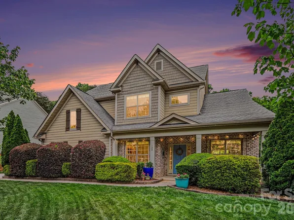125 Lakeshore Hills Dr, Mooresville, NC 28117