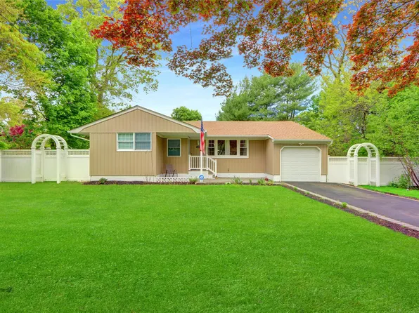 84 Balaton Avenue, Lake Ronkonkoma, NY 11779