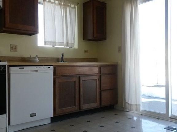 5th image of 2450 Brunswick Cir #6-C