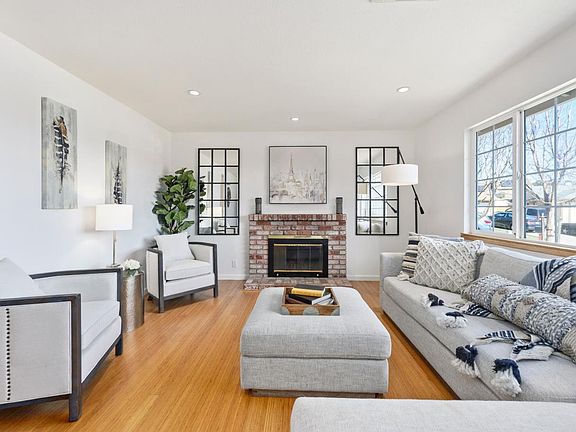 3rd image of 555 Biscayne Ct