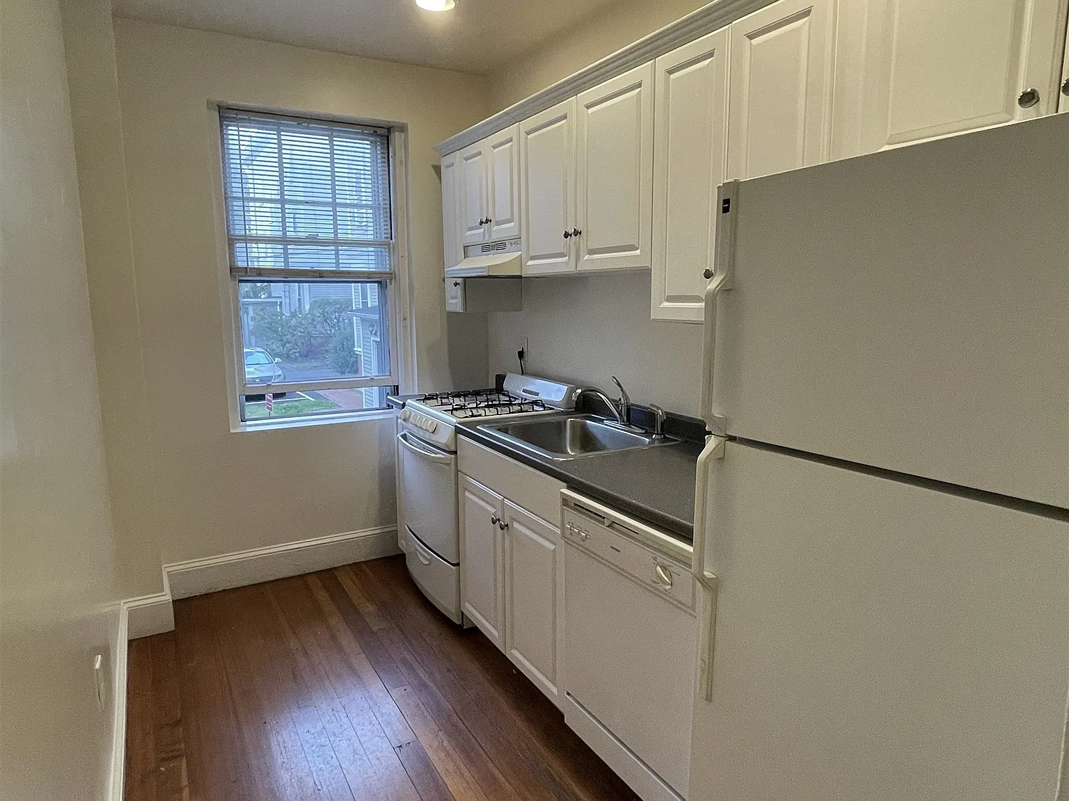 2 bed, $3,100 — Photo 2
