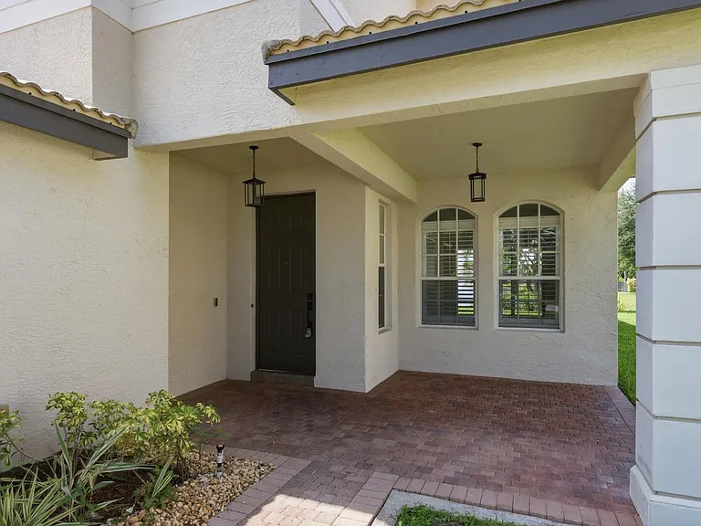 8895 Chestnut Ridge Way — Photo 4