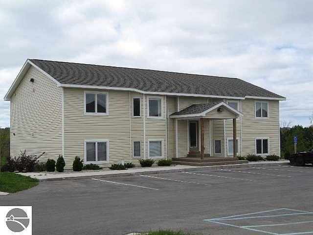 1st image of 2076 Greenwich Ln #C