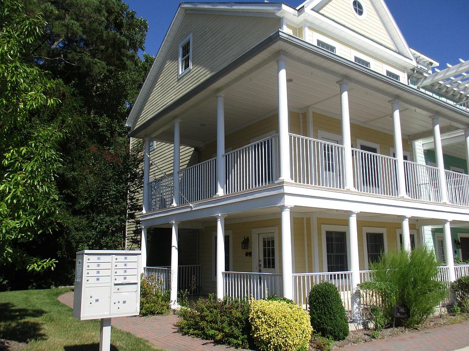 Exterior of Unit B-1 at 34011 Wescoats Road