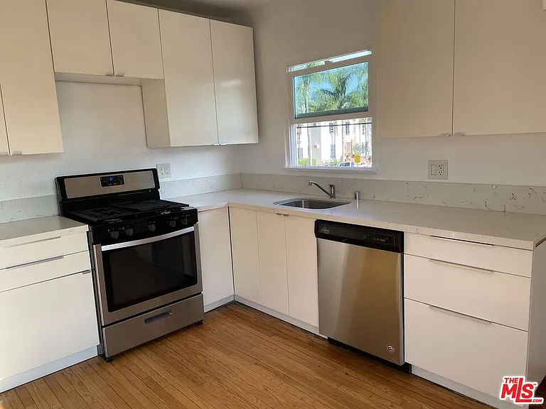 368 N Genesee Ave #2 — Photo 5