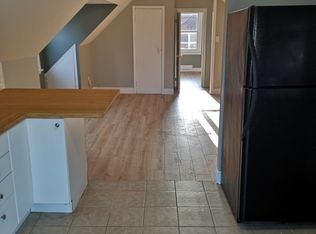 122 Rosslyn Ave S #3, Hamilton, ON L8M3J2