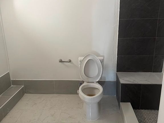 5th image of 222 E Melrose St #222