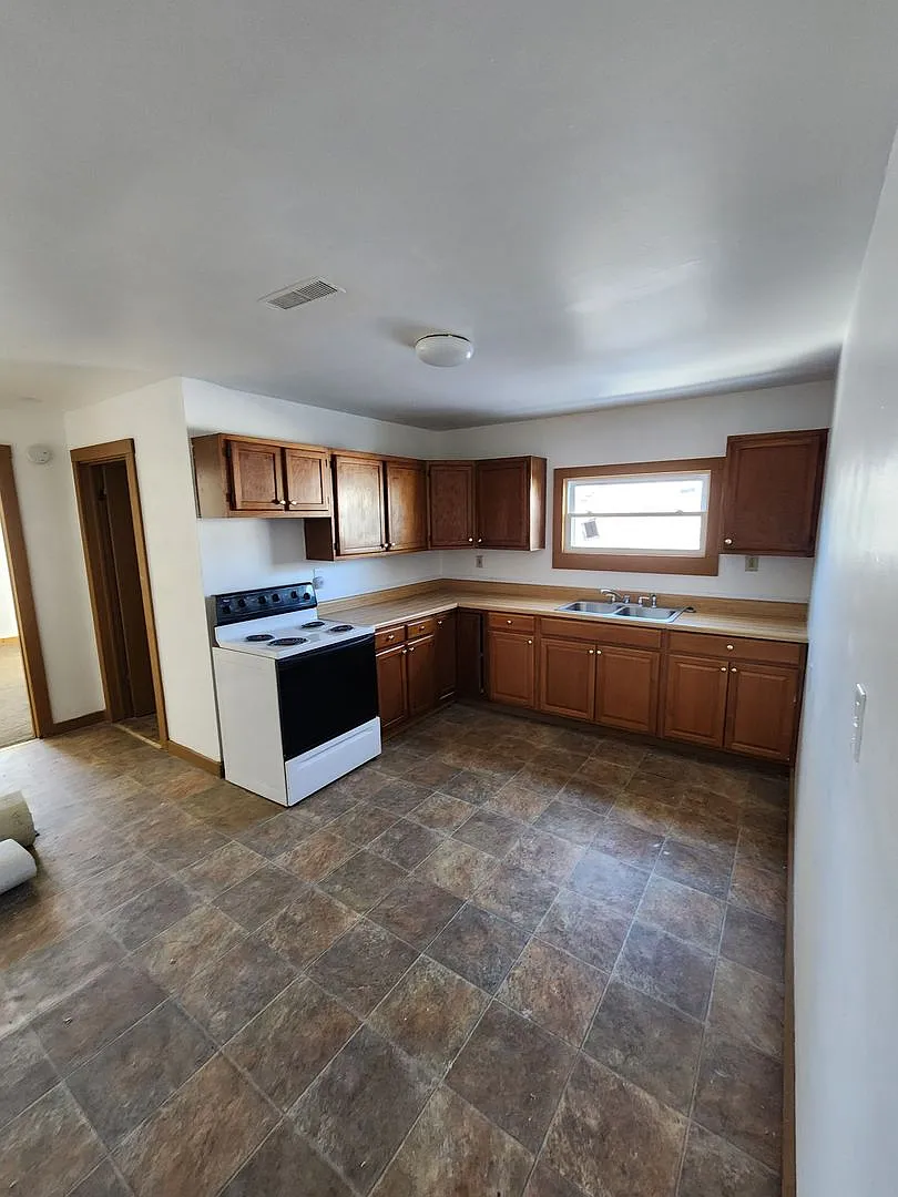 717 01-04 South Market Street — Photo 1