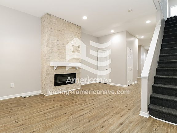 1239116_004_wm_-_living_room_13255792.jpg
