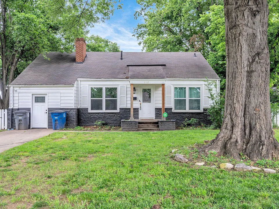 217 E 33rd Pl