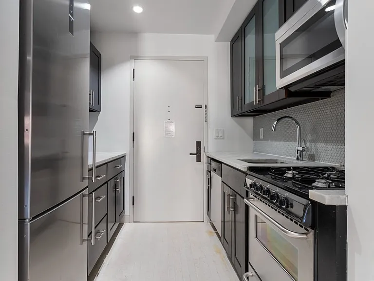 152 2nd Ave #2C — Photo 2