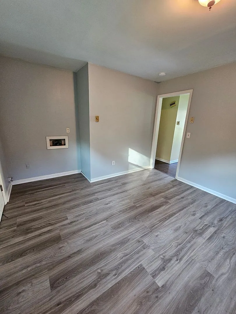 2 BR off Old Winston Rd! — Photo 4